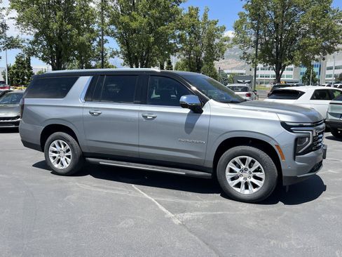 Used 2025 Chevrolet Suburban Premier AWD/4WD image 5