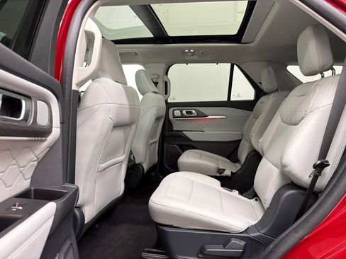 Used 2025 Ford Explorer Platinum w/ Ultimate Package image 18