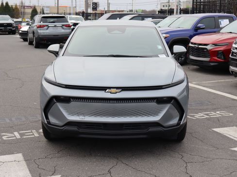 Used 2025 Chevrolet Equinox EV LT image 3