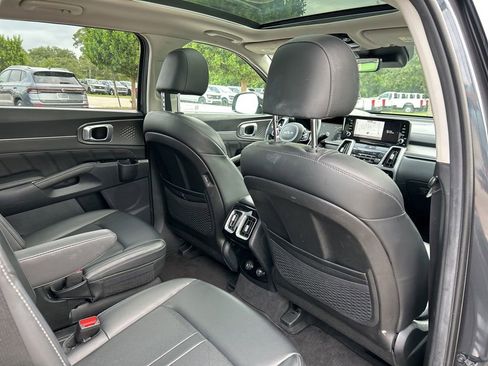 Used 2023 Kia Sorento SX image 41