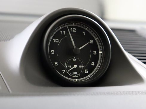 Used 2025 Porsche Macan image 21