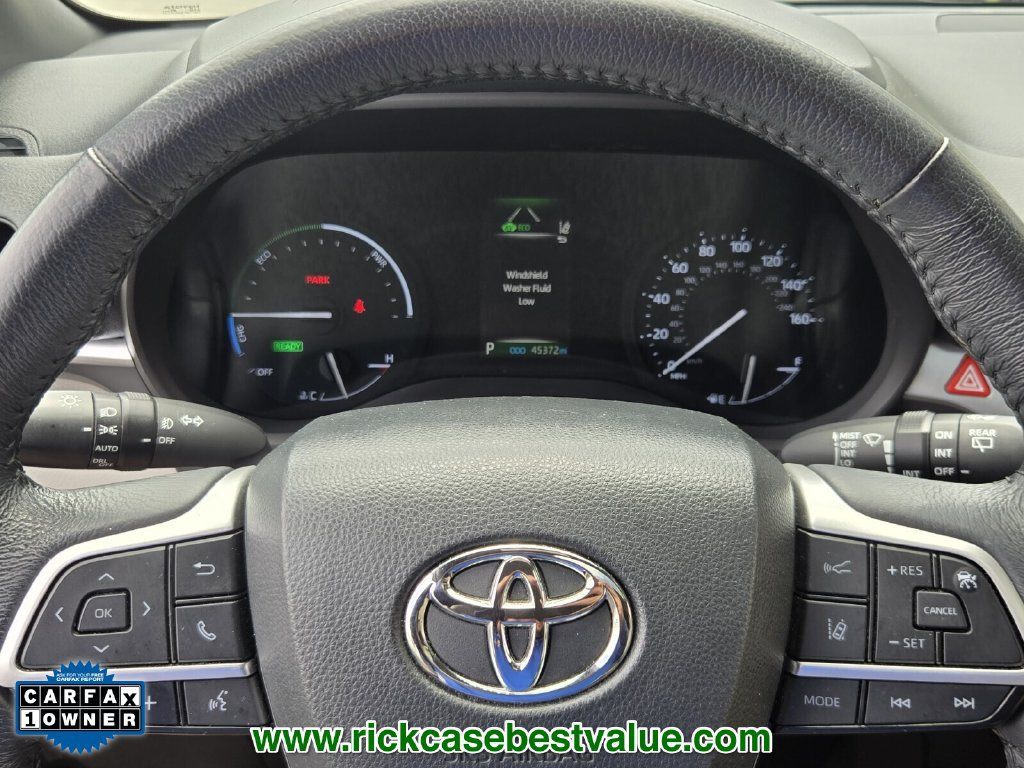 Used 2024 Toyota Sienna XLE FWD image 31