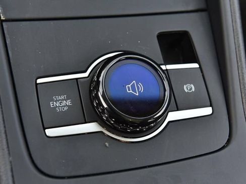 Used 2025 Volkswagen Tiguan SE AWD/4WD image 17