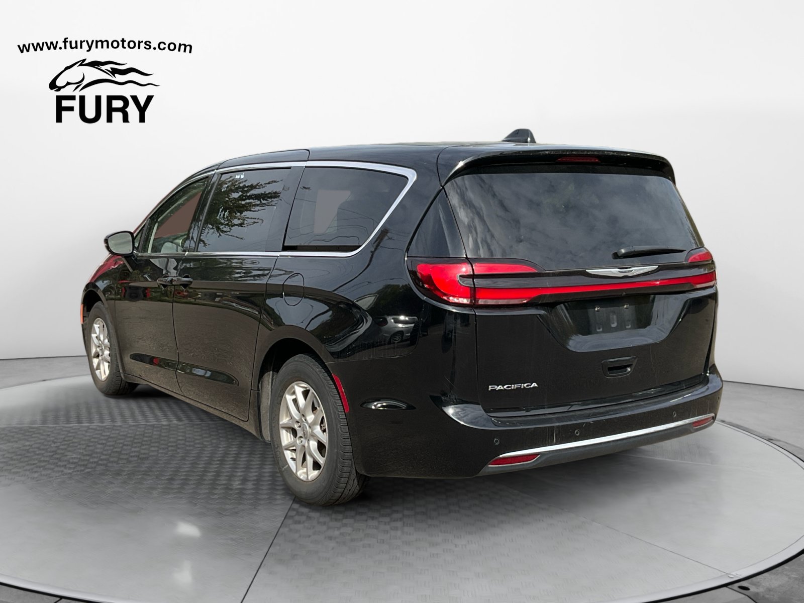 Used 2024 Chrysler Pacifica Touring-L FWD image 6