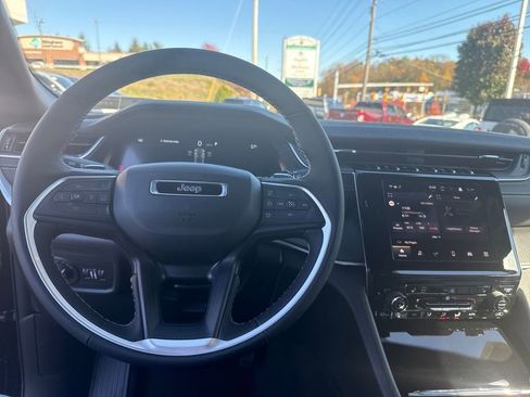 New 2025 Jeep Grand Cherokee Altitude image 15