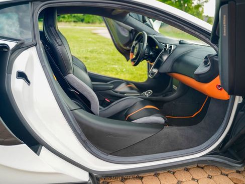 Used 2017 McLaren 570S Coupe RWD image 42