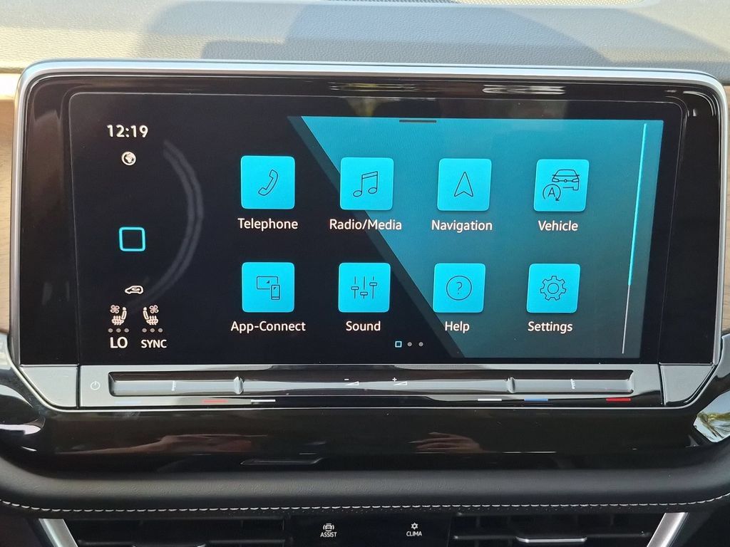 Used 2025 Volkswagen Atlas SE FWD image 17