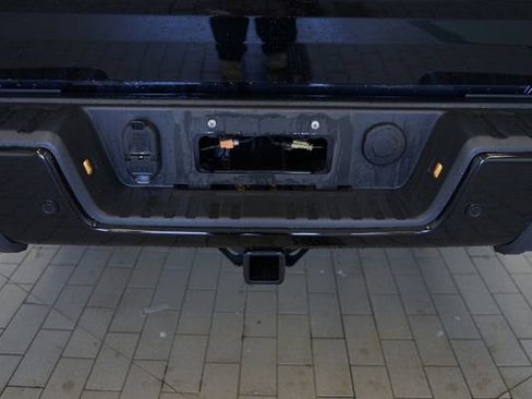 Used 2022 Chevrolet Colorado Z71 w/ Z71 Midnight Edition AWD/4WD image 13