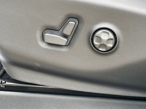 New 2026 Chrysler Pacifica Select image 12