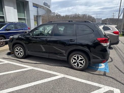 Used 2021 Subaru Forester Premium image 4