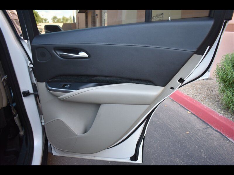 Used 2020 Cadillac XT4 Premium Luxury FWD image 27