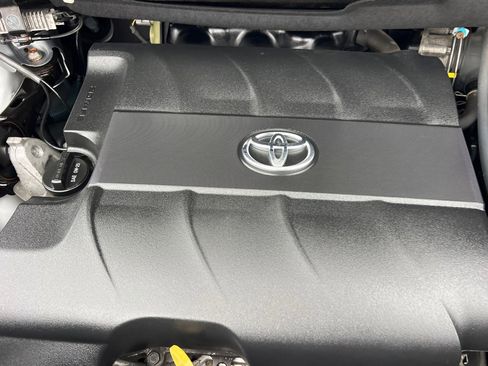 Used 2013 Toyota Sienna SE image 49