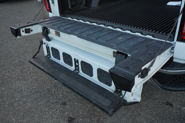 Used 2025 GMC Sierra 1500 SLT AWD/4WD image 19