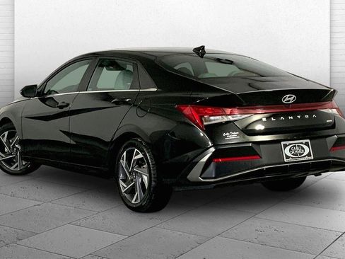 Used 2025 Hyundai Elantra Limited FWD image 11