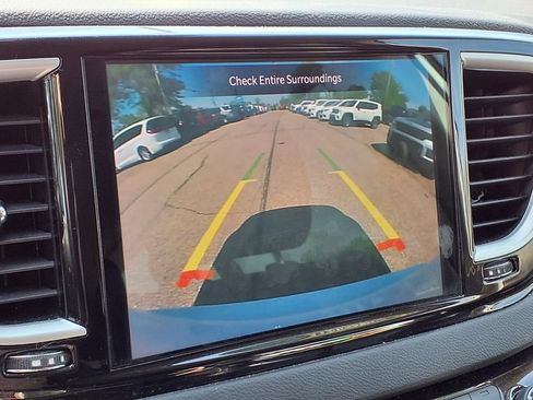 Used 2023 Chrysler Pacifica Touring-L FWD image 24