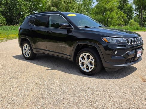 Used 2024 Jeep Compass Latitude AWD/4WD image 6