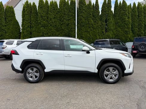 Used 2025 Toyota RAV4 XLE AWD/4WD image 11