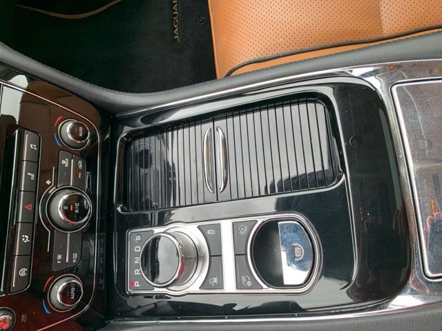 Used 2019 Jaguar XJ Supercharged RWD image 38