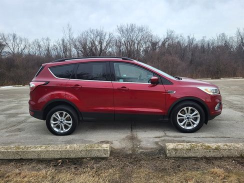 Used 2017 Ford Escape SE w/ Equipment Group 201A image 6