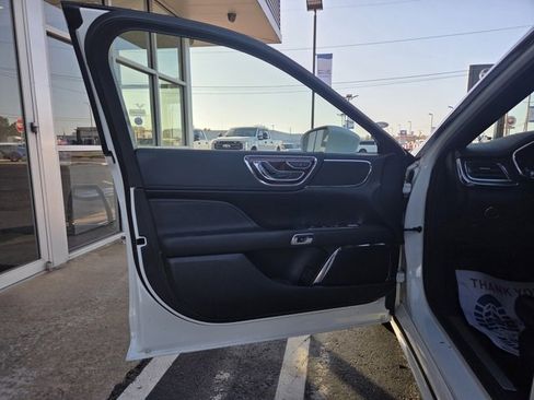 Used 2020 Lincoln Continental image 6