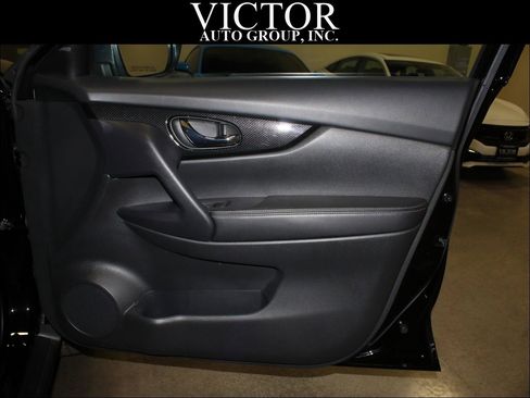 Used 2018 Nissan Rogue SL image 38