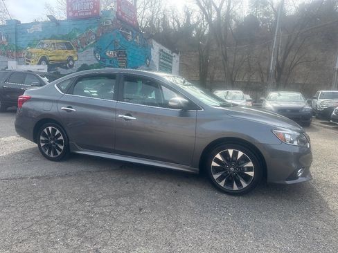 Used 2019 Nissan Sentra SR w/ Premium Package (SR) image 1