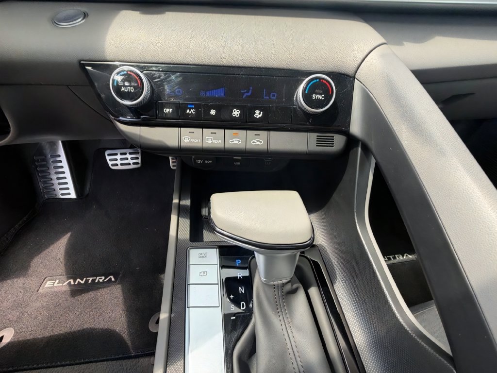 Used 2025 Hyundai Elantra Sport FWD image 14