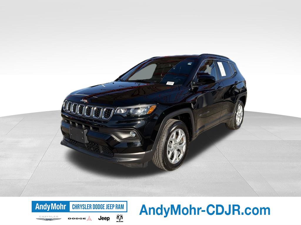 Used 2024 Jeep Compass Latitude AWD/4WD image 3