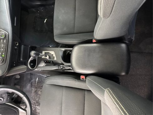 Used 2018 Toyota RAV4 XLE w/ Plus Extra Value Package FWD image 27