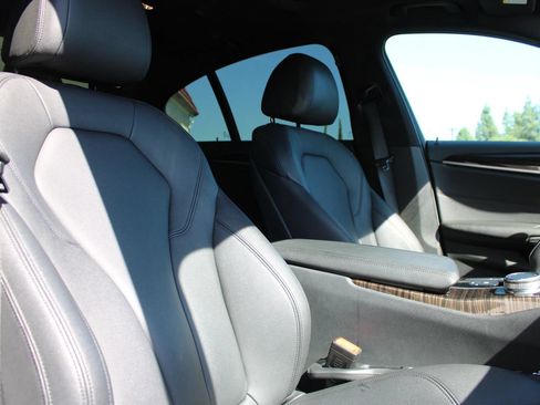 Used 2019 BMW 530e w/ Premium Package RWD image 12