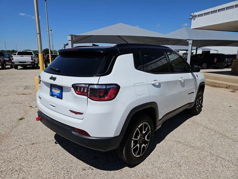 Used 2025 Jeep Compass Trailhawk AWD/4WD image 8