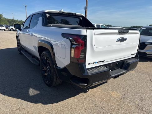 Used 2025 Chevrolet Silverado EV RST AWD/4WD image 2