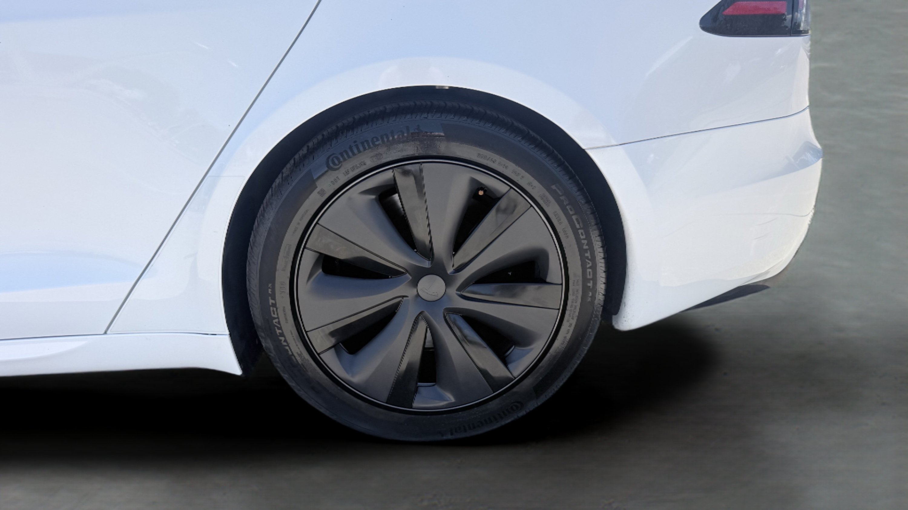 Used 2023 Tesla Model S AWD/4WD image 17