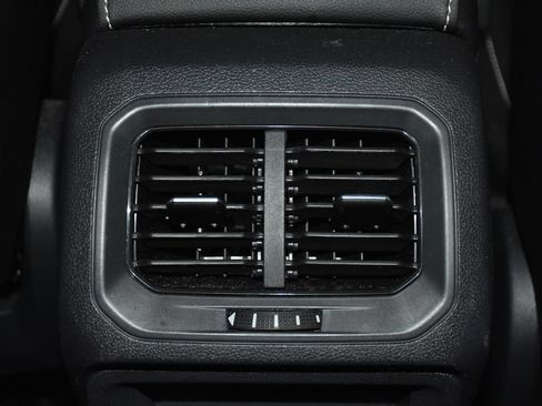 Used 2022 Volkswagen Tiguan SE w/ Panoramic Sunroof Package AWD/4WD image 28