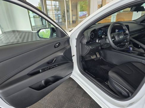Used 2025 Hyundai Elantra SEL FWD image 30