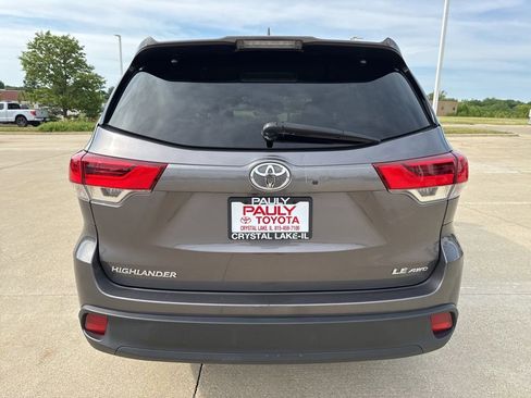 Used 2018 Toyota Highlander Plus AWD/4WD image 4