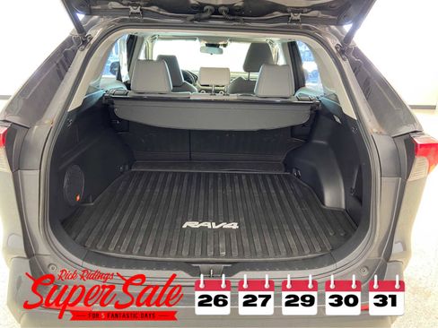 Used 2019 Toyota RAV4 XLE Premium image 7