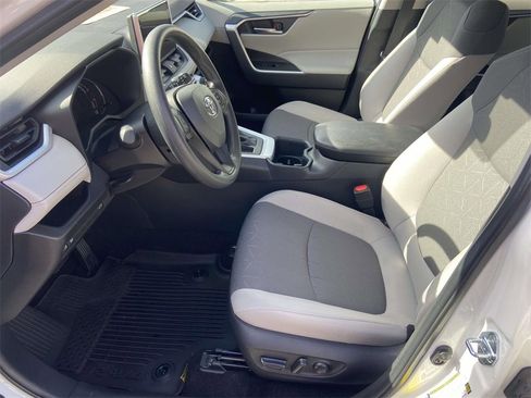 Used 2025 Toyota RAV4 XLE image 17
