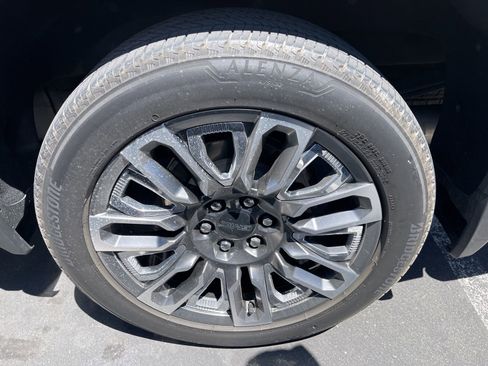 Used 2023 GMC Sierra 1500 Denali Ultimate AWD/4WD image 3