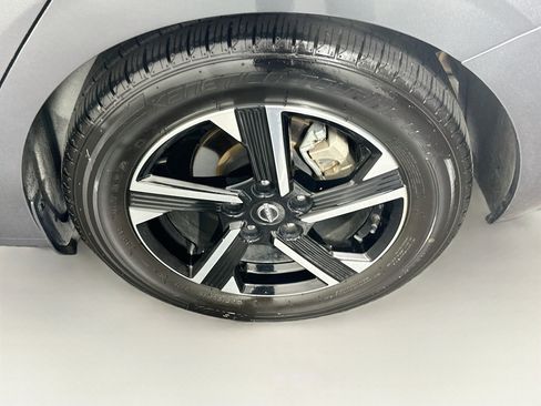Used 2025 Nissan Sentra SV FWD image 11
