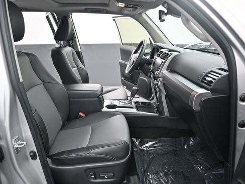 Used 2022 Toyota 4Runner SR5 Premium w/ Moonroof Package RWD image 24