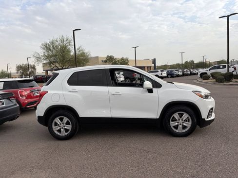 Certified 2022 Chevrolet Trax LS w/ Tint and Cruise Package FWD image 7