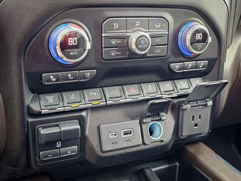 Certified 2022 GMC Sierra 3500 Denali image 32