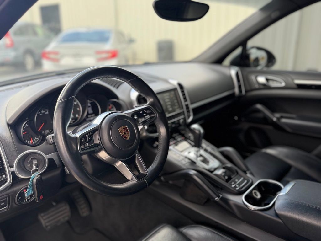 Used 2016 Porsche Cayenne AWD/4WD image 14