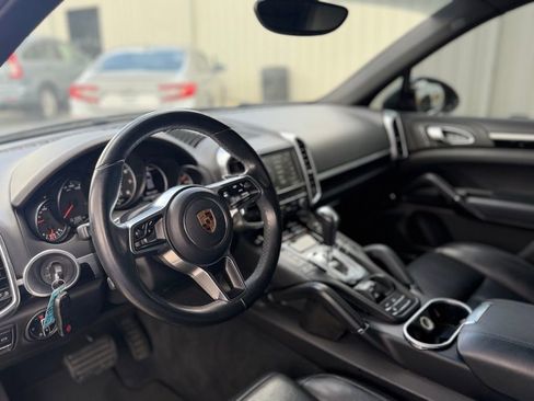 Used 2016 Porsche Cayenne AWD/4WD image 14