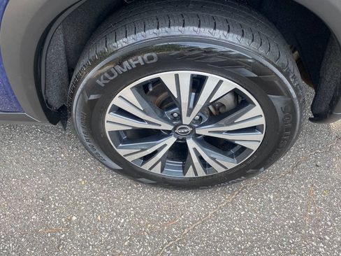 Used 2023 Nissan Rogue SV AWD/4WD image 9