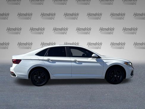 Used 2023 Volkswagen Jetta SE w/ Panoramic Sunroof Package image 11