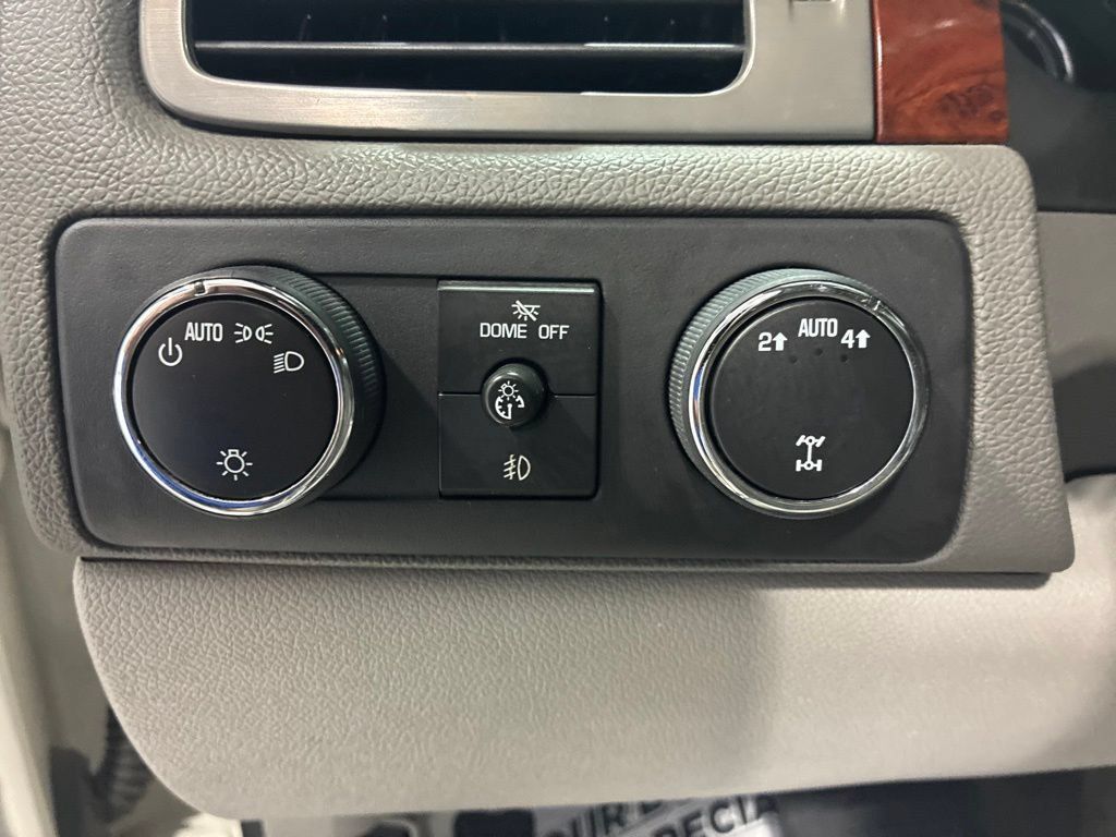 Used 2014 GMC Yukon SLT w/ SLT Chrome Package AWD/4WD image 15