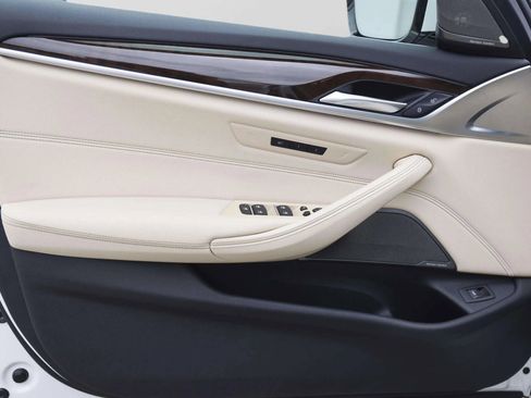 Used 2019 BMW 540i image 14