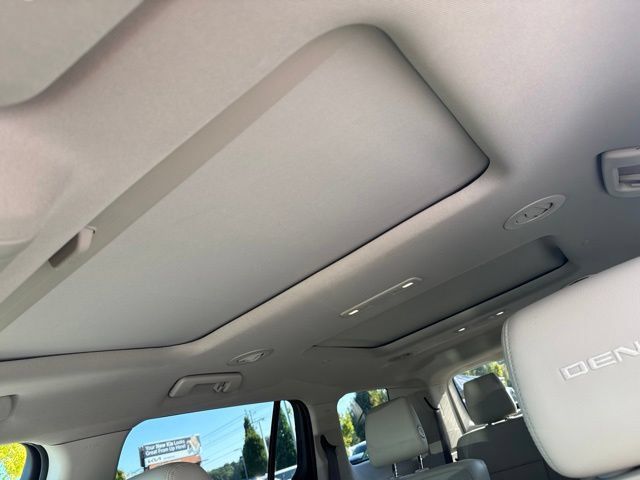 Used 2019 GMC Acadia Denali w/ Technology Package FWD image 11